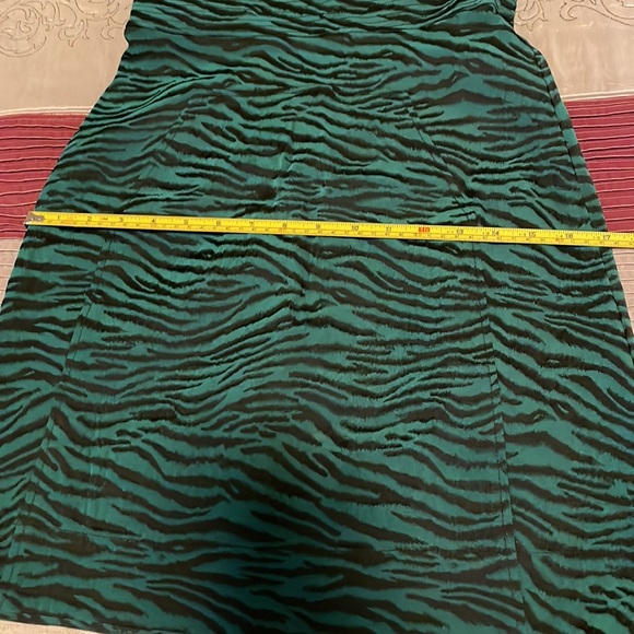 NWT Diane Von Furstenberg Emerald & Black Tiger Print Mini Dress Size 0 - Picture 15 of 15